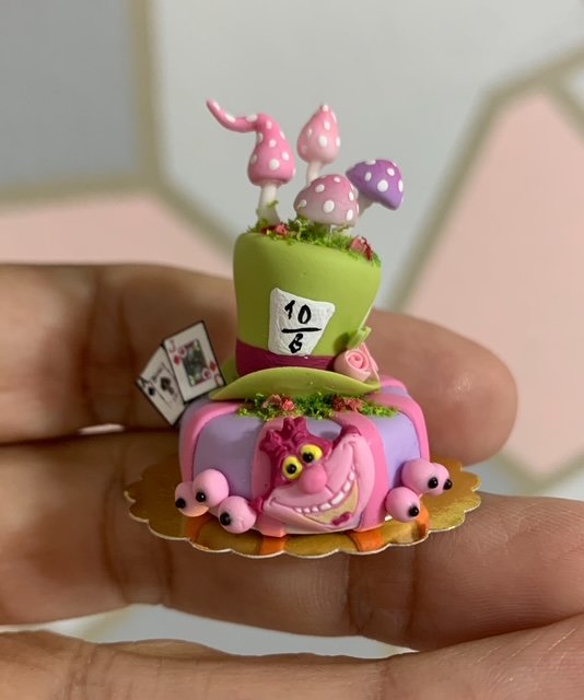 Alice in Wonderland Cake by Betinha Murta